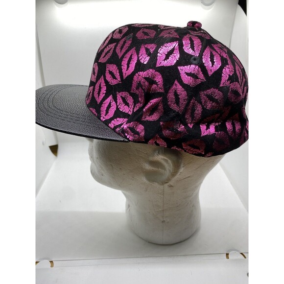 Black Hat with Pink Sexy Lips Kiss Cap Snapback - Picture 2 of 6